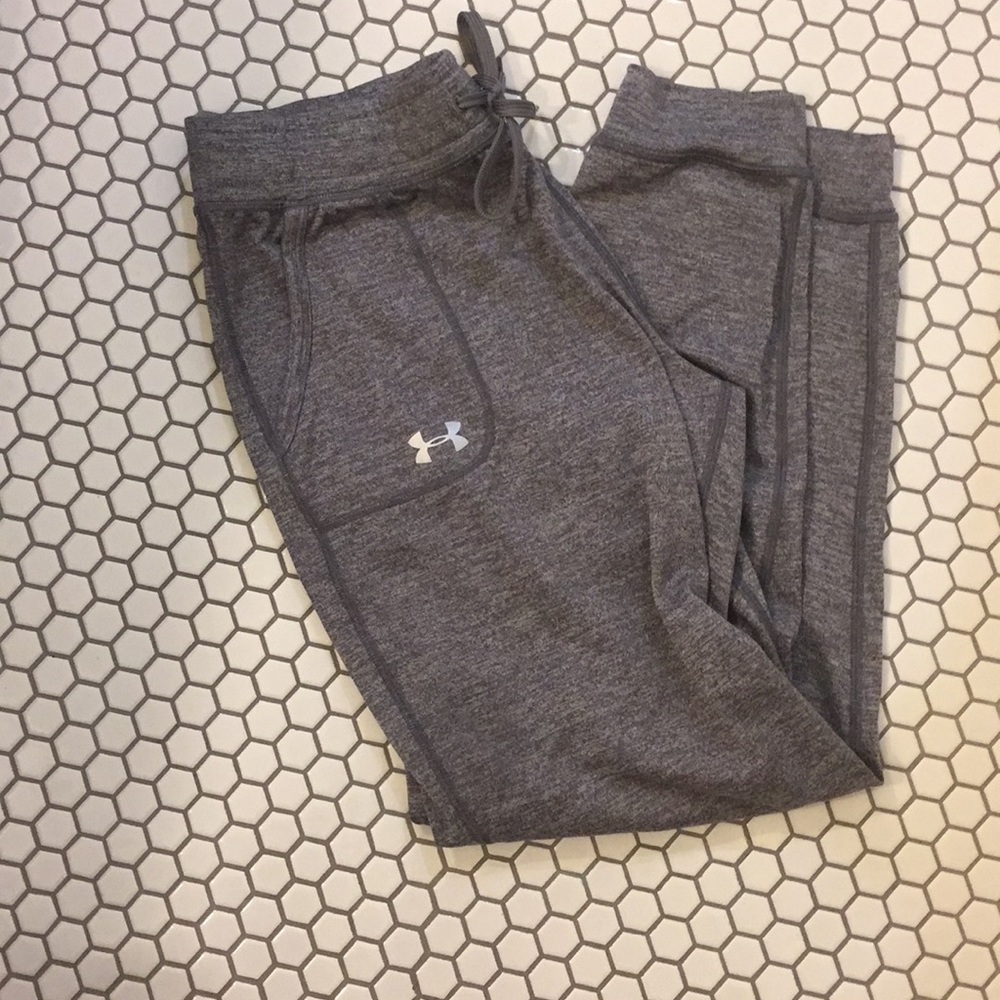 Gray woman’s athletic jogger pants under armor